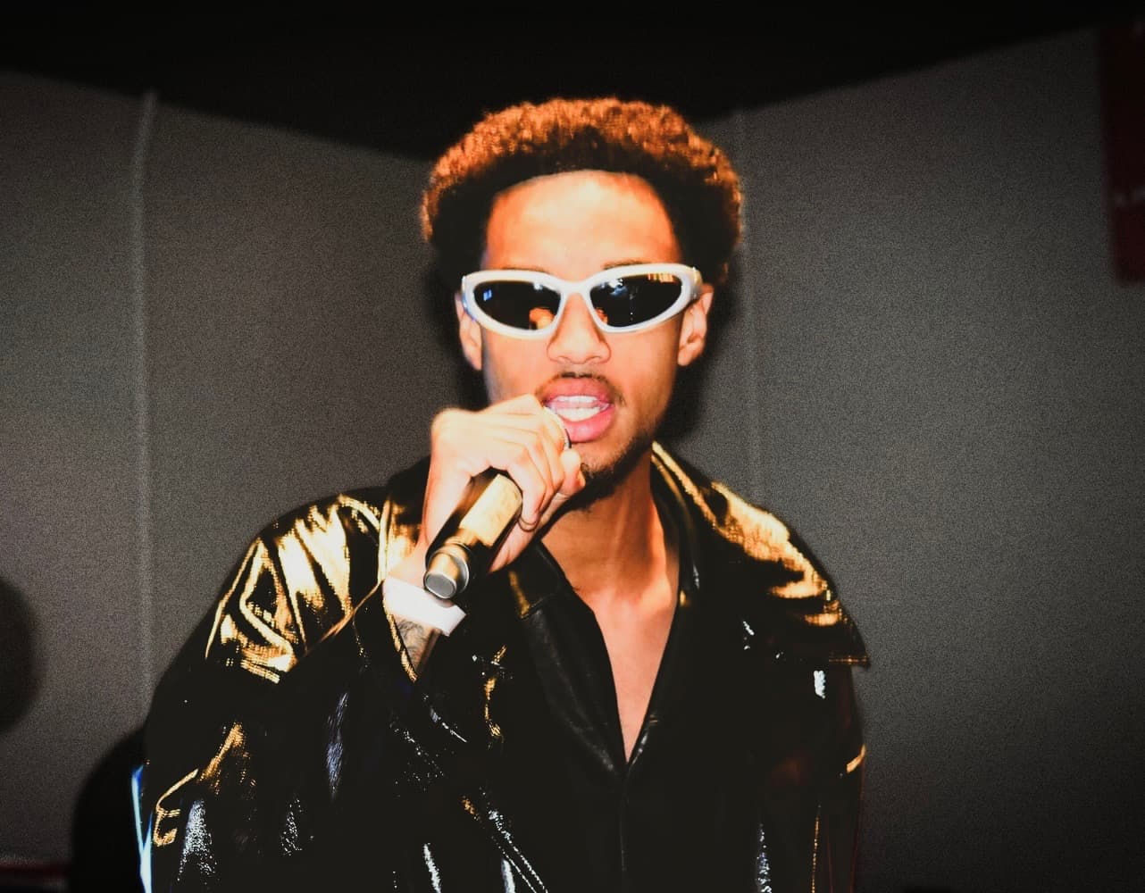 Studio Sessions — Writing the next anthem